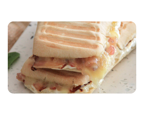 Panini au confit d’échalotes – fromage blanc et ail