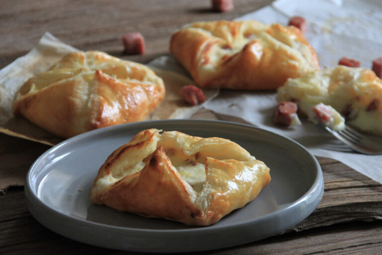 Paniers feuilletés fromage et dés de jambon