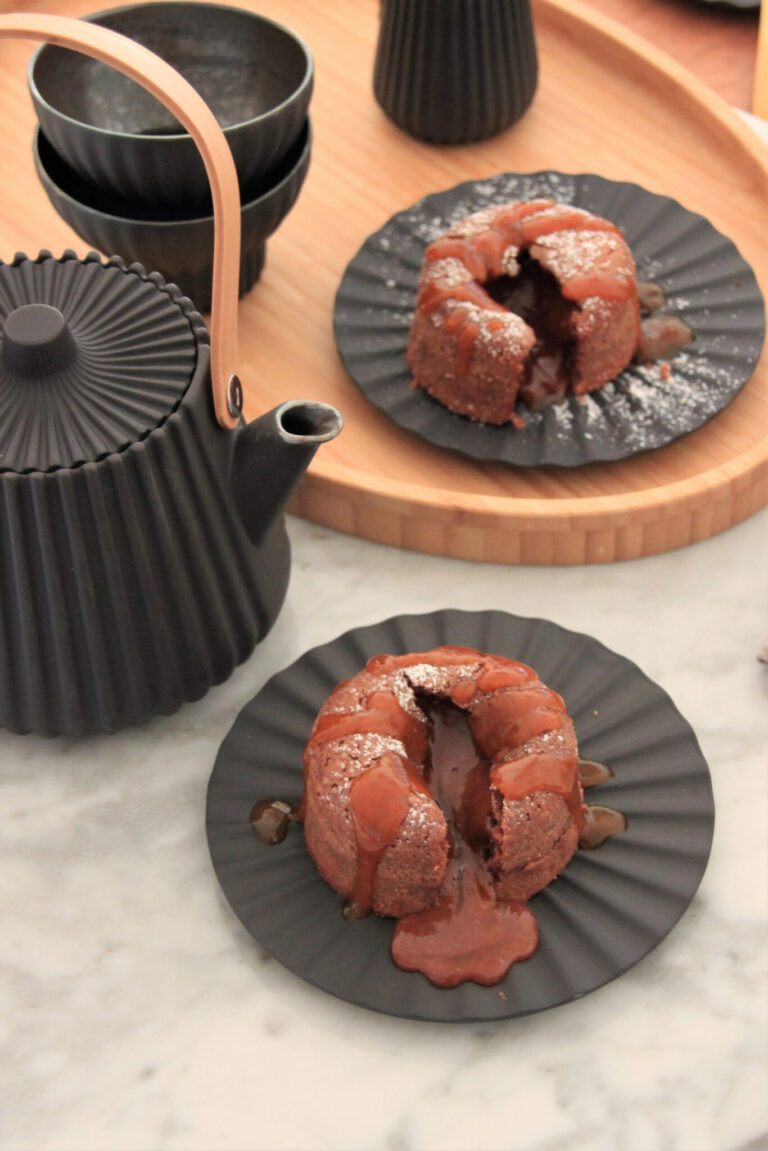 Coulant au chocolat au lait et noisettes – caramel mangue passion