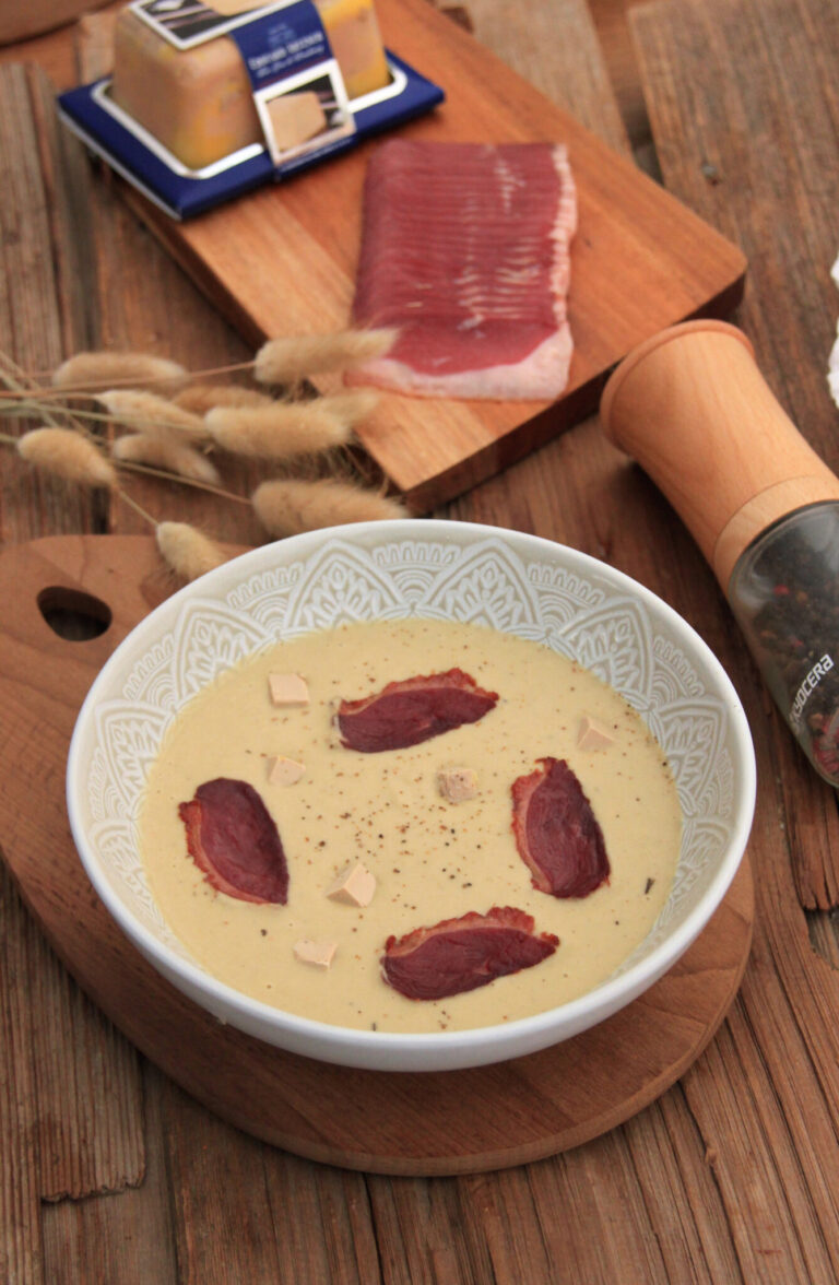 Velouté d’artichauts foie gras et chips de magret d’oie