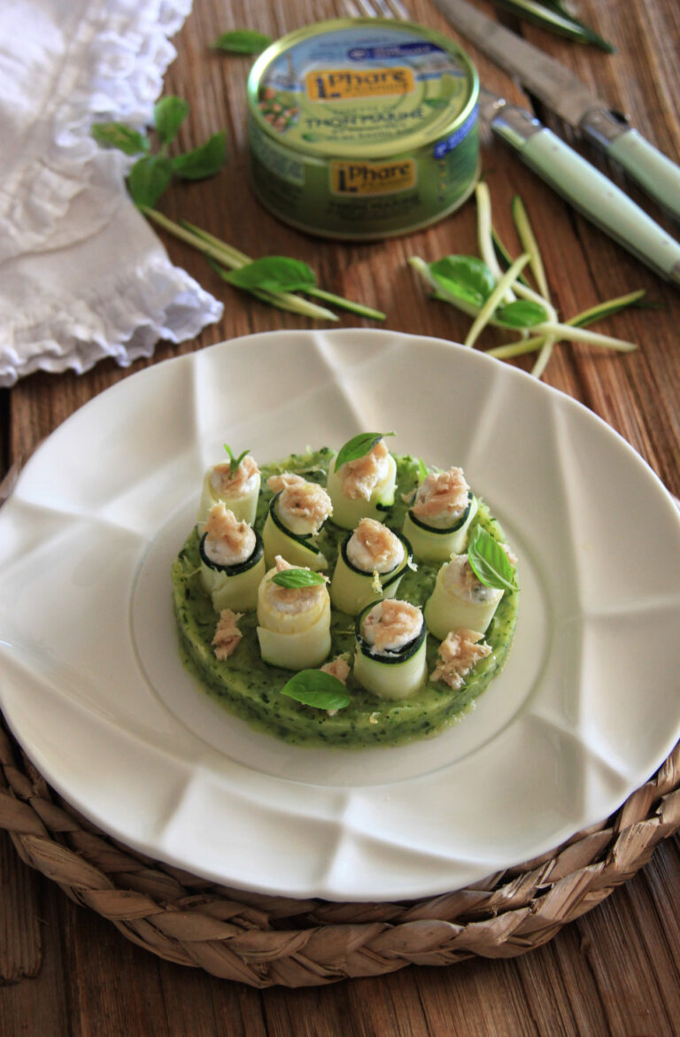 Roulés de courgettes crues farcis au fromage de chèvre et au thon – écrasé de courgettes au citron