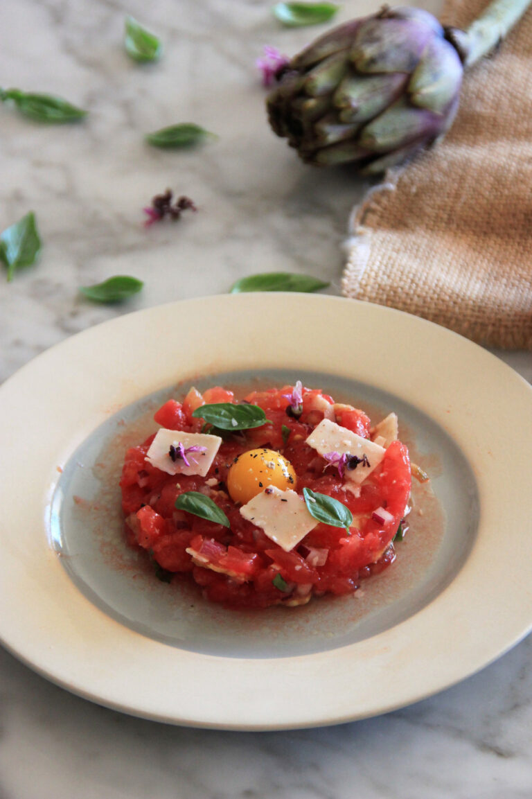 Tartare de tomates – artichauts et parmesan